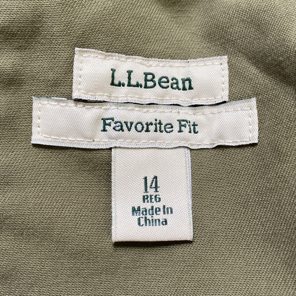 L.L. Favorite Fit Women’s Green Cargo Drawstring Zipper Shorts Item #295236 - 14 - Picture 4 of 8